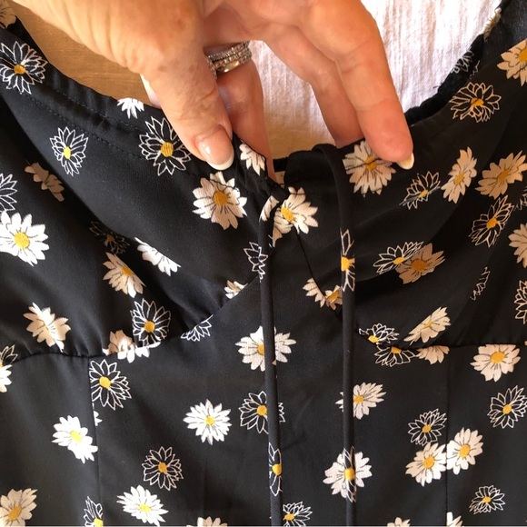 BP Black Daisy print crop top puff sleeve size S - Picture 2 of 7